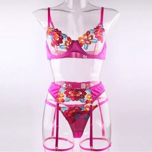 NWT: Hello LA Girl hot pink satin floral embroidery 3pc lingerie set, size M